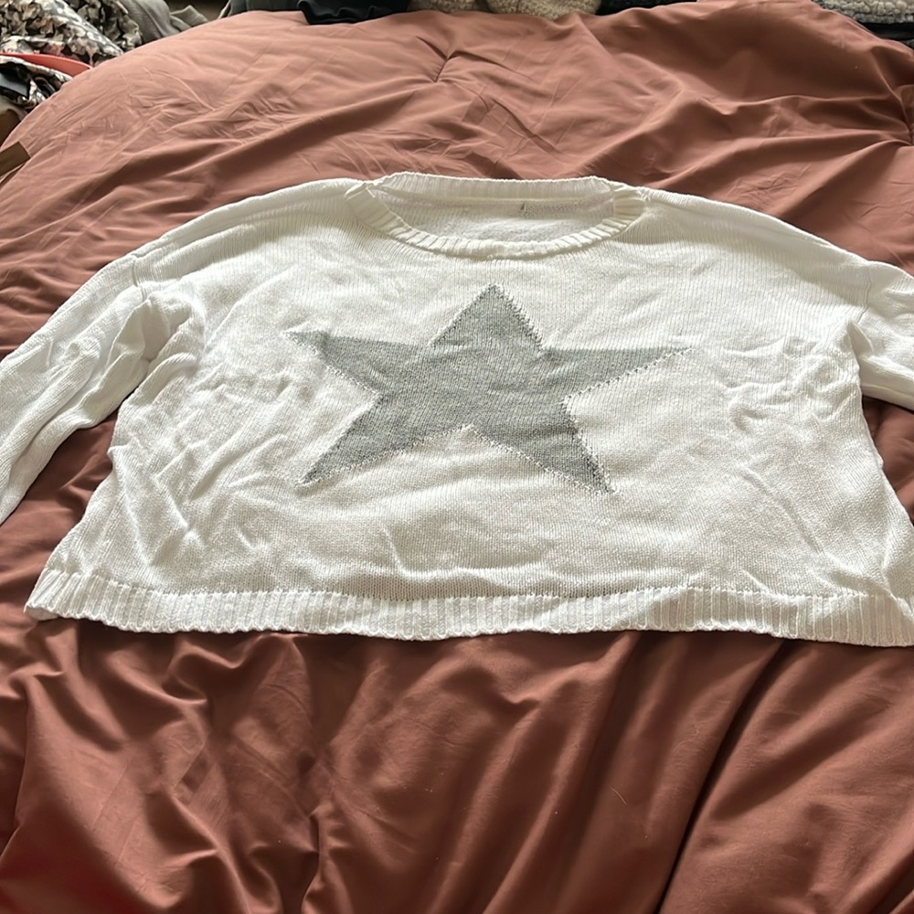 White sweater with gray star